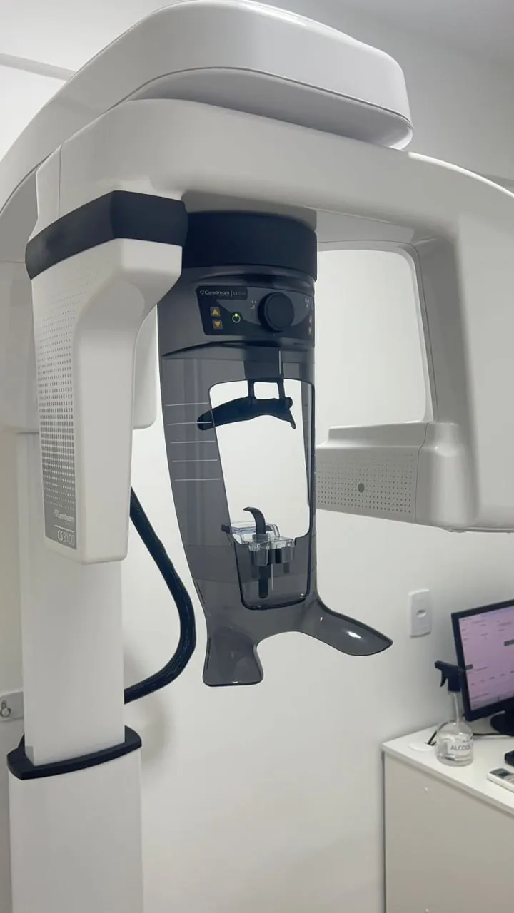 Aparelho de tomografia odontológica instalado na clínica